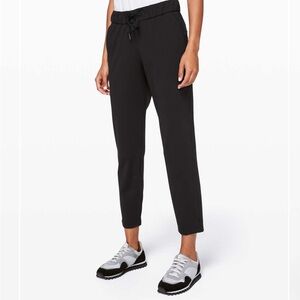 Lululemon On The Fly 7/8 Women’s Size 4 Black Pants